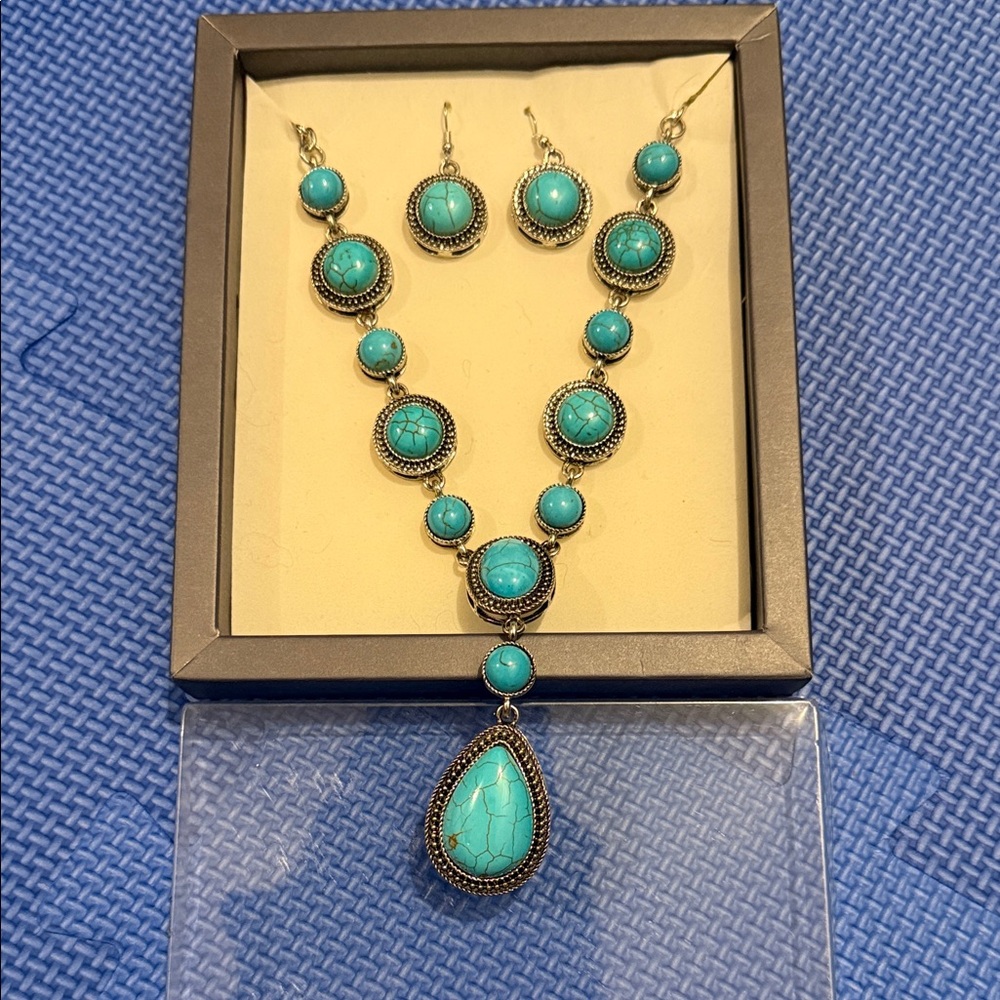 Turquoise Jewelry Set with Earrings